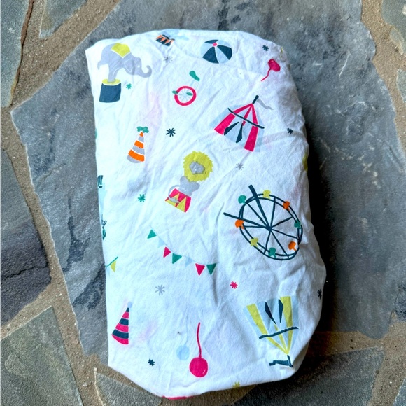 Petit Pehr Big Top Sweet Dreams Crib Sheet Circus Elephant Seals Balls - Picture 3 of 3